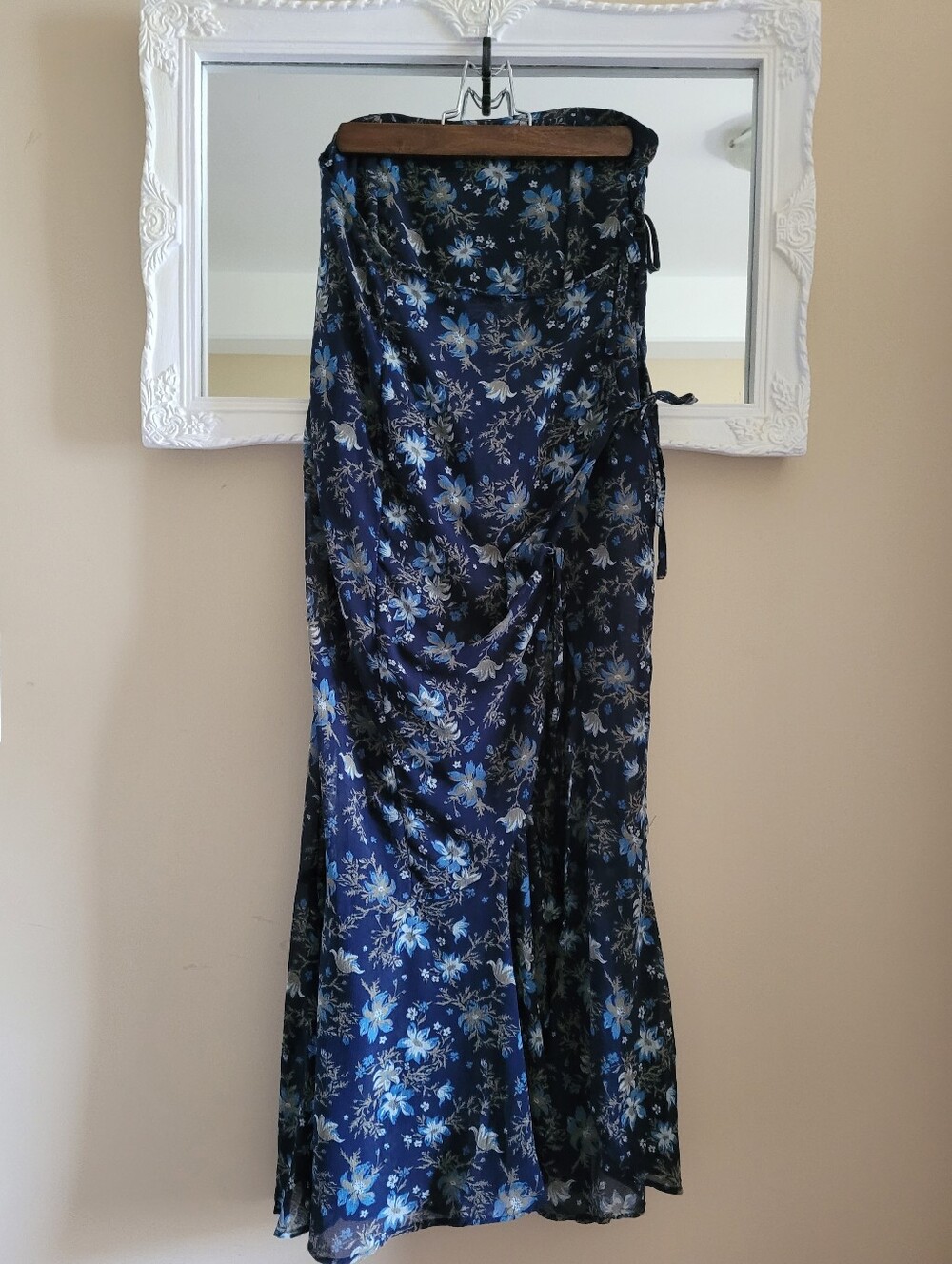 Free People NWOT Size 6 Blue Navy Floral "Femme Edge" Maxi Skirt, Boho, Romantic